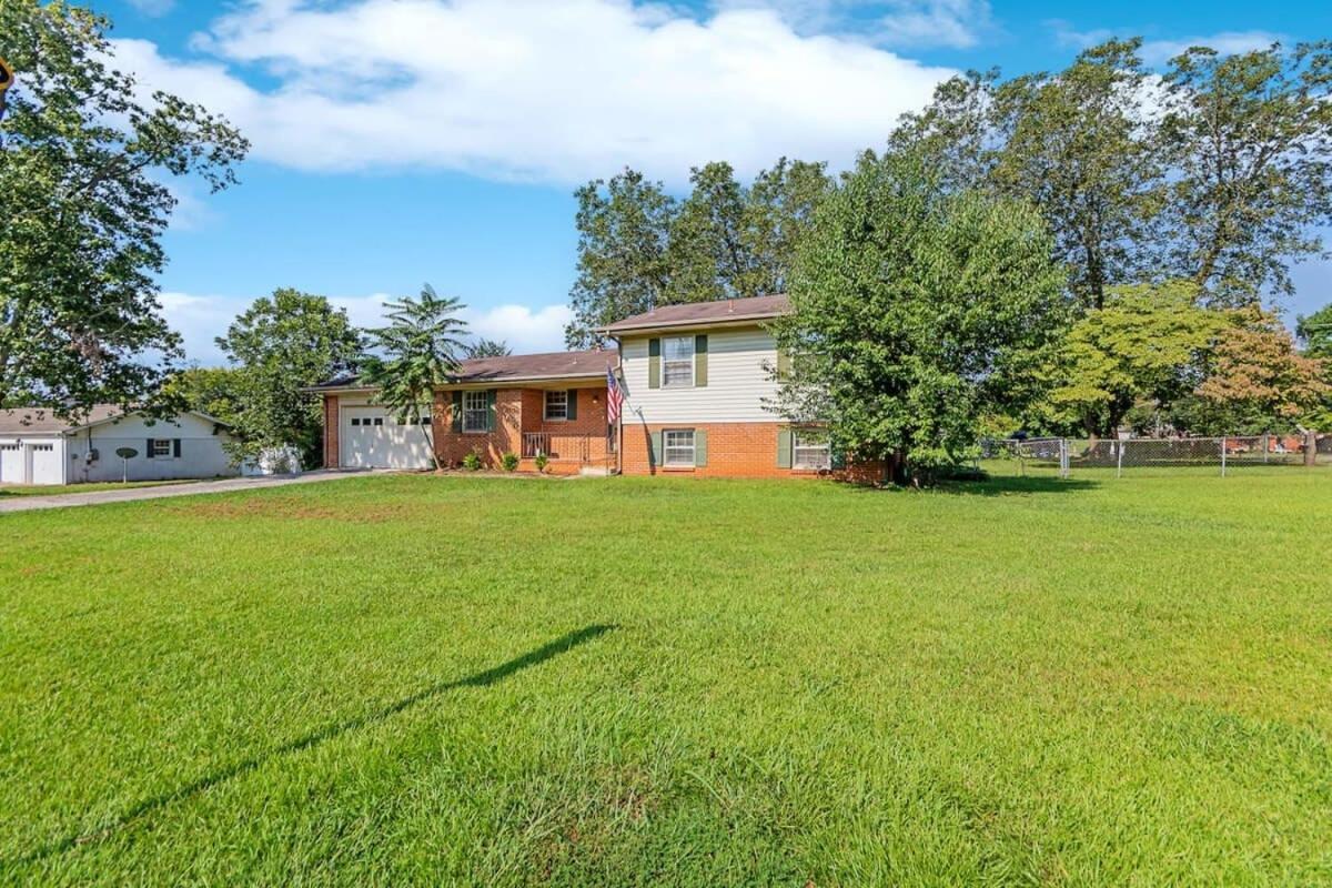 The Retro Pad - Large Yard And Foosball Table Villa Madison Exterior photo