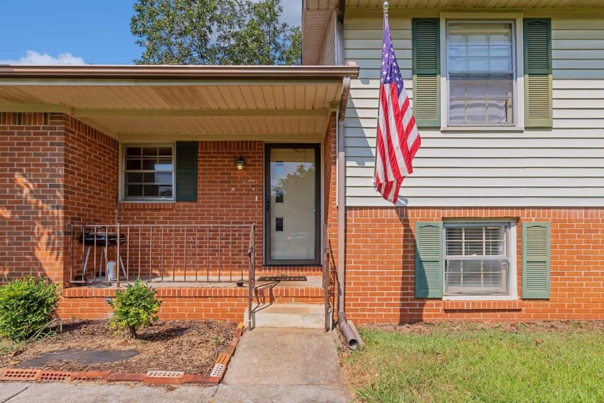 The Retro Pad - Large Yard And Foosball Table Villa Madison Exterior photo