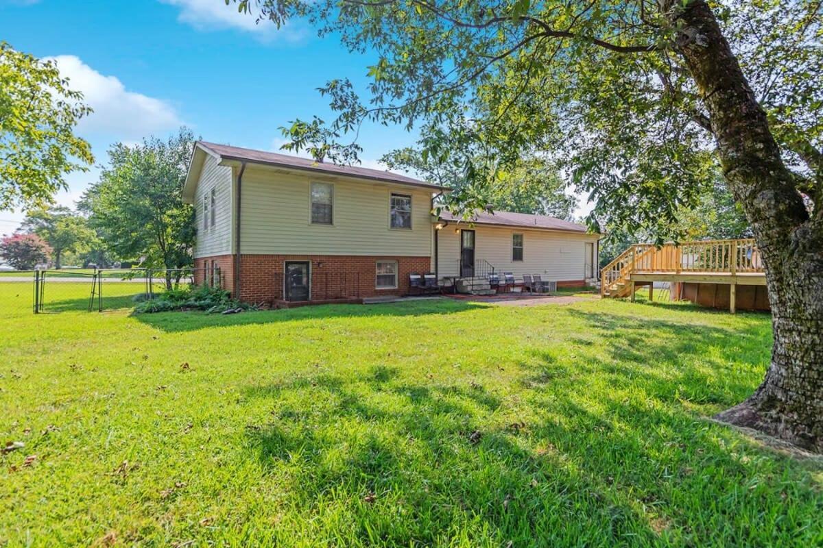 The Retro Pad - Large Yard And Foosball Table Villa Madison Exterior photo