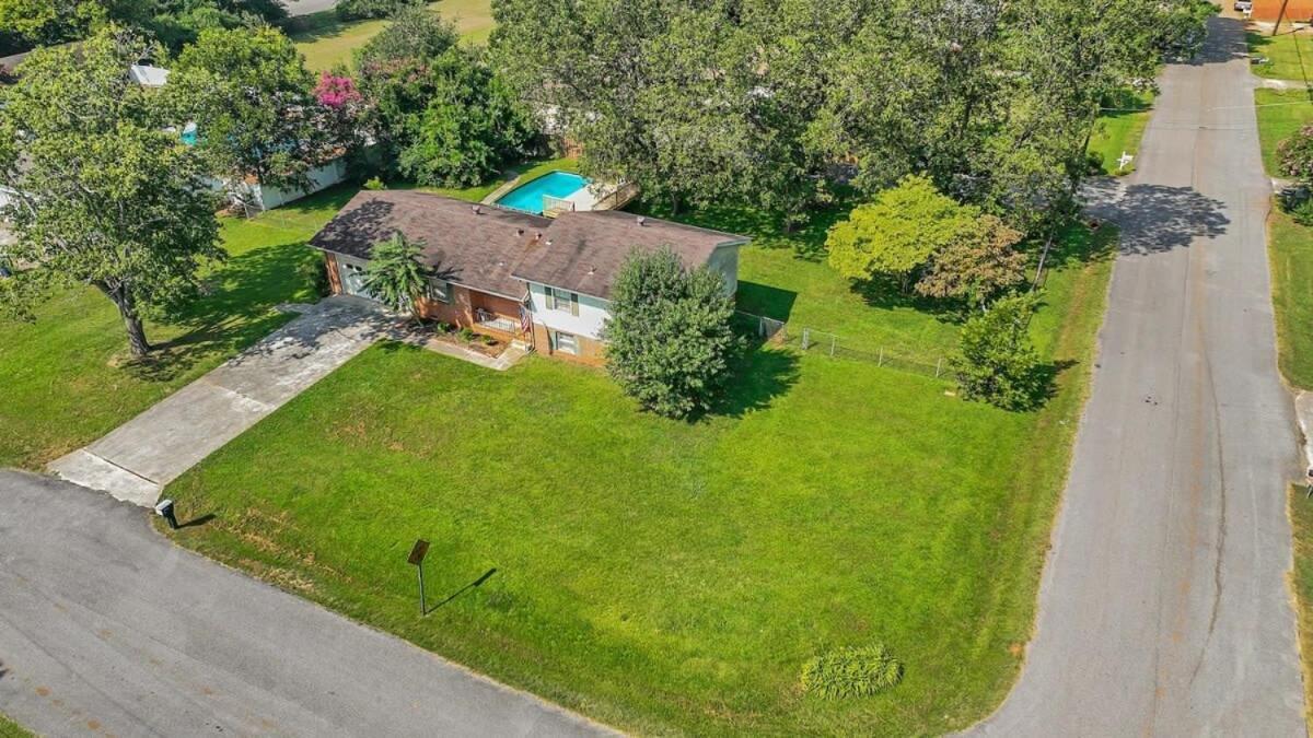 The Retro Pad - Large Yard And Foosball Table Villa Madison Exterior photo